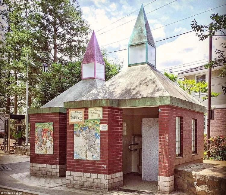 12 Desain Toilet Umum Paling Gokil di Jepang. Unik dan Kreatif Banget ya Idenya! 7