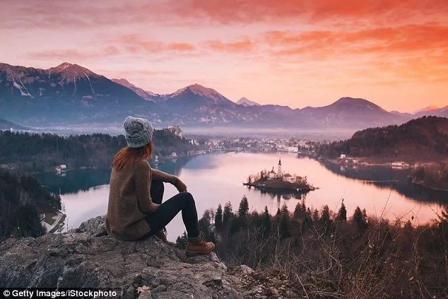9 Pose Foto Liburan di Instagram yang Paling Nggak Disukai Netizen, Dianggap Norak kah? 18