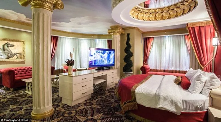 Hotel Paling Gokil di Dunia, Kamarnya Berisi Dunia Fantasi. Ini Kamar Atau Negeri Dongeng ya? 18