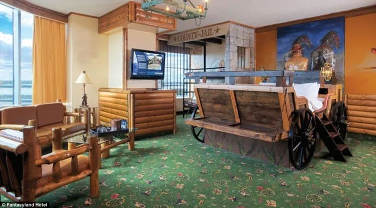 Hotel Paling Gokil di Dunia, Kamarnya Berisi Dunia Fantasi. Ini Kamar Atau Negeri Dongeng ya? 22