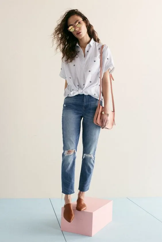 20 Alasan High-waisted Jeans Bisa Jadi Penolong Tampilanmu 24