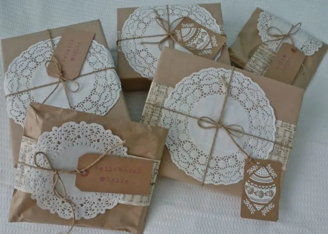 Ide Menghias Kertas Cokelat untuk Bungkus Kado. Ramah di Kantong! 25 kertas cokelat untuk bungkus kado