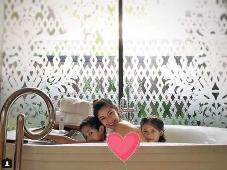 9 Hal yang Sebaiknya Sudah Nggak Dilakukan para Ibu di Medsos. Jangan Jadi Menyebalkan! 11