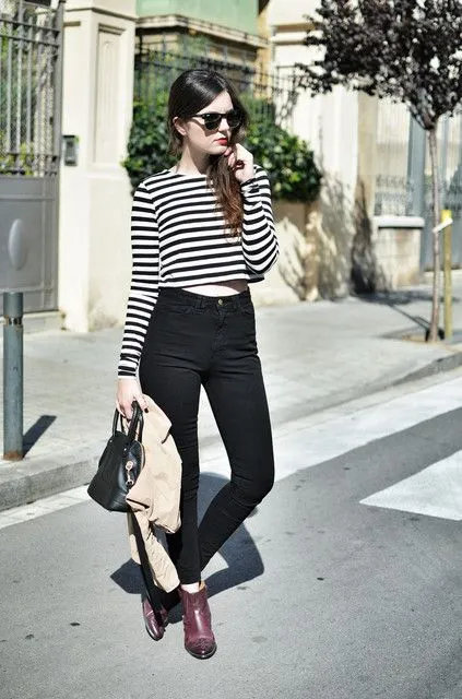20 Alasan High-waisted Jeans Bisa Jadi Penolong Tampilanmu 40