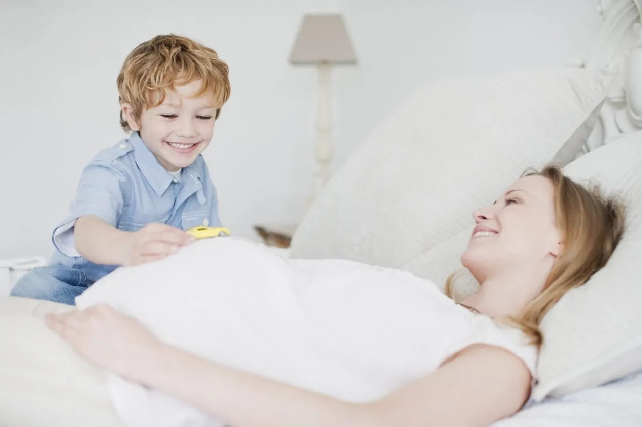 8 Kalimat Penenang buat Si Kakak Ketika Akan Punya Adik. Super Bijak!