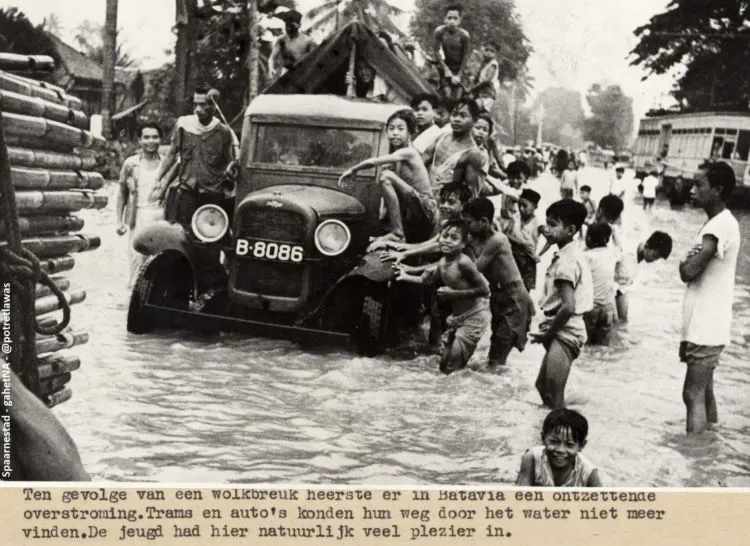 15 Potret Lawas Kota Jakarta di Era Penjajahan Belanda. Terasa Sangat Syahdu dan Penuh Nostalgia! 22