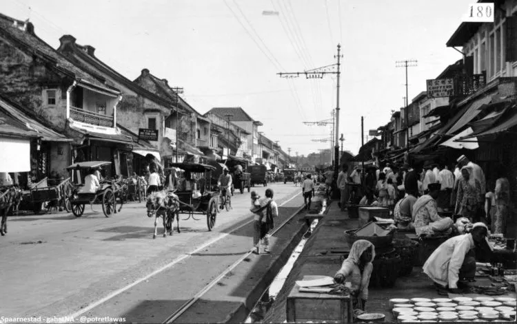 15 Potret Lawas Kota Jakarta di Era Penjajahan Belanda. Terasa Sangat Syahdu dan Penuh Nostalgia! 16