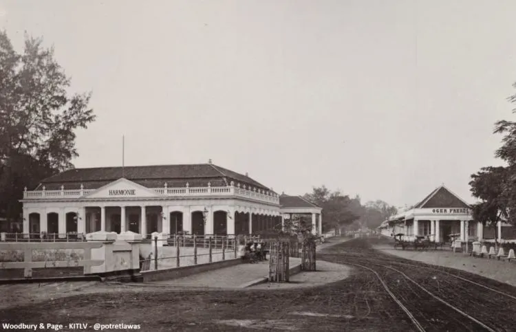 15 Potret Lawas Kota Jakarta di Era Penjajahan Belanda. Terasa Sangat Syahdu dan Penuh Nostalgia! 24