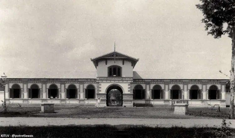 15 Potret Lawas Kota Jakarta di Era Penjajahan Belanda. Terasa Sangat Syahdu dan Penuh Nostalgia! 25