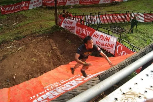 3 Latihan Militer Indonesia Ini Pasti Bikin Kamu Gemeteran. Cobain di Counterpain Mud Warrior 4 12