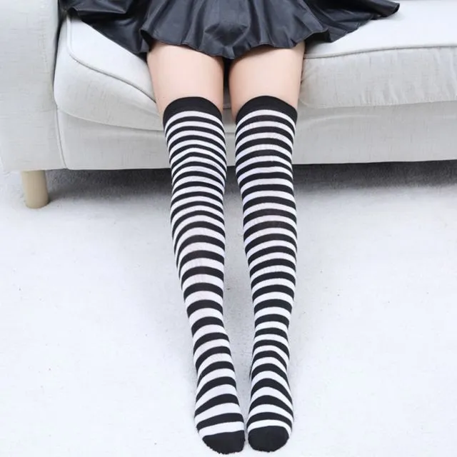 Pacarmu Suka Motif Garis-garis? Beri Dia 10+ Kado Barang Fesyen Ini yang Manis 18