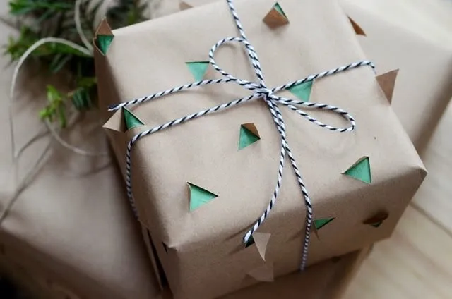Ide Menghias Kertas Cokelat untuk Bungkus Kado. Ramah di Kantong! 22 kertas cokelat untuk bungkus kado
