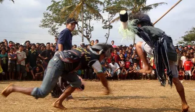 5 Ritual Memanggil Hujan Unik di Indonesia, Dari Tarian Hingga Aksi Menyiksa Diri 7