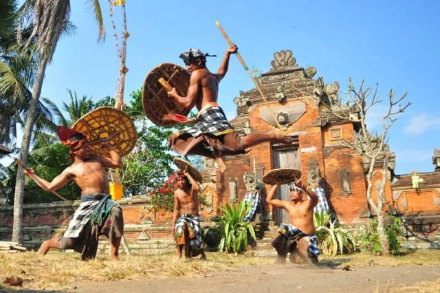 5 Ritual Memanggil Hujan Unik di Indonesia, Dari Tarian Hingga Aksi Menyiksa Diri 9
