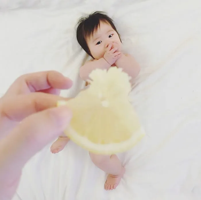Bisa Ditiru nih, 12 Outfit dari Makanan buat Pemotretan Bayi. Hemat dan Hasilnya Lucu Banget! 22