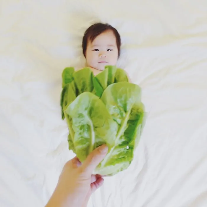 Bisa Ditiru nih, 12 Outfit dari Makanan buat Pemotretan Bayi. Hemat dan Hasilnya Lucu Banget! 18