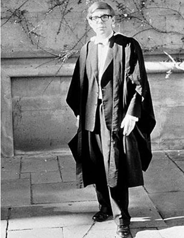 Ilmuwan Ternama Stephen Hawking Meninggal. Ini Kontribusinya yang Mungkin Kamu Cuma Tahu dari Film 10