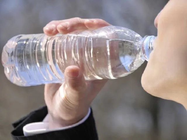 WHO: 90% Air Kemasan Botol yang Ada di Pasaran Terkontaminasi Mikroplastik. Wah Harus Hati-hati Dong 9