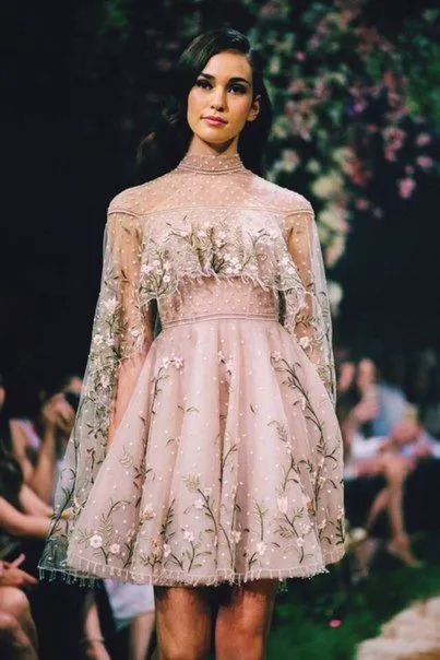 20 Inspirasi Model Gaun Kondangan untuk Pesta Terbaru 22