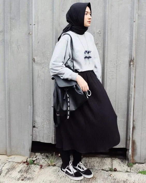 9 Outfit Busana Warna Monokrom Anti Monoton 14