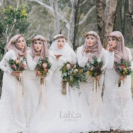 Anggunnya HQQ, 16+ Inspirasi Busana Bridesmaid Syar'i Menutup Dada Ini Layak Diadopsi 29