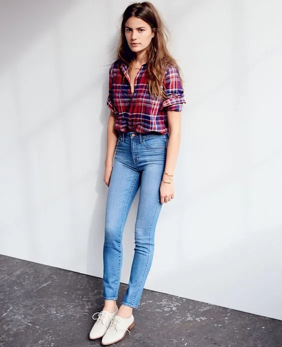 20 Alasan High-waisted Jeans Bisa Jadi Penolong Tampilanmu 21