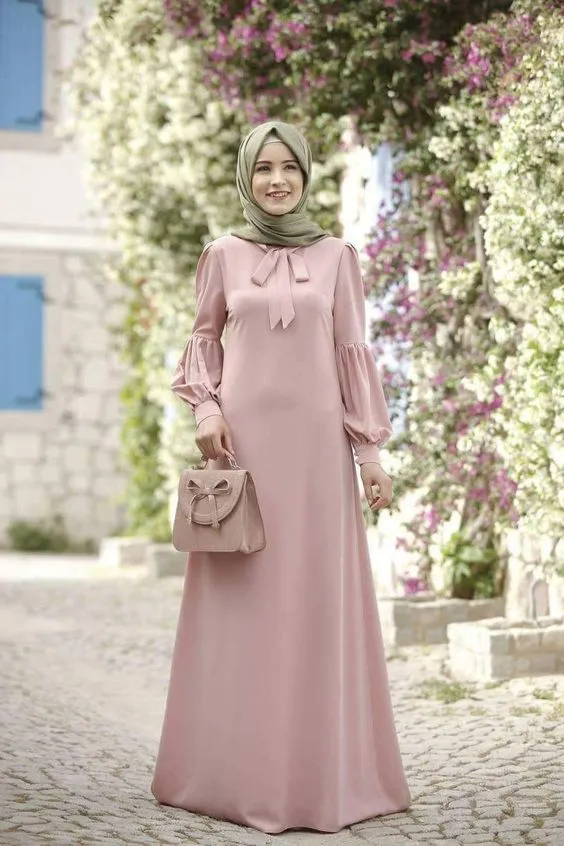 20 Inspirasi Model Gaun Kondangan untuk Pesta Terbaru 35