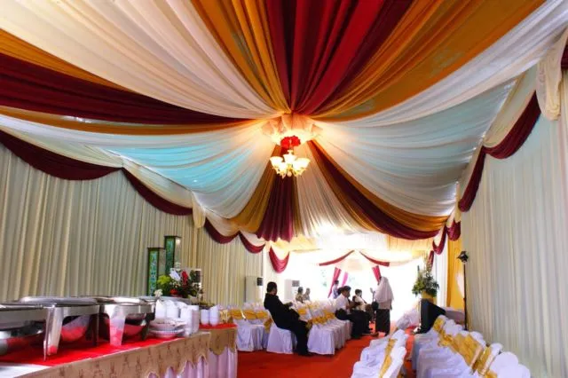 Strategi Menyiapkan Tenda Pernikahan Agar Tahan Hujan dan Nggak Bikin Becek Lantai 8