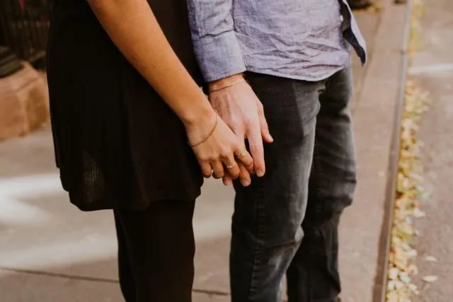 7 Alasan Jangan Main-main dengan Kata Putus Saat Marahan. Katanya Sayang, tapi Kok Putusnya Diobral? 14