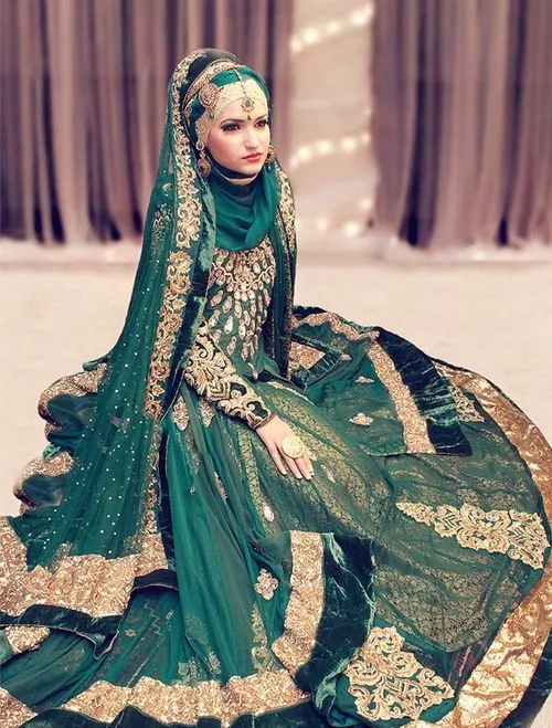 12 Inspirasi Busana Pengantin India Berhijab yang Menawan Hati. Saatnya Tampil Glamor dan Santun Kala Jadi Ratu Sehari 18