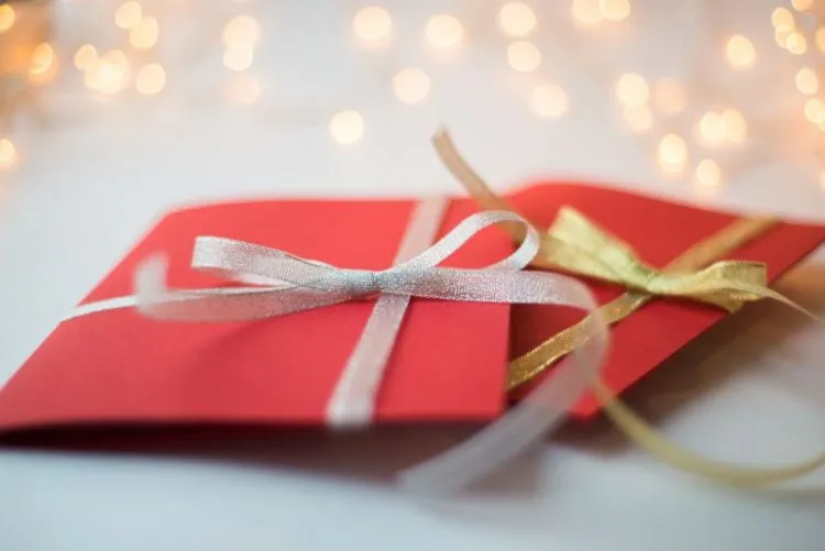 7+ Inspirasi Hadiah Spesial Tak Terlupakan untuk Si Kutu Buku. Nggak Melulu Harus Ngasih Buku! 16