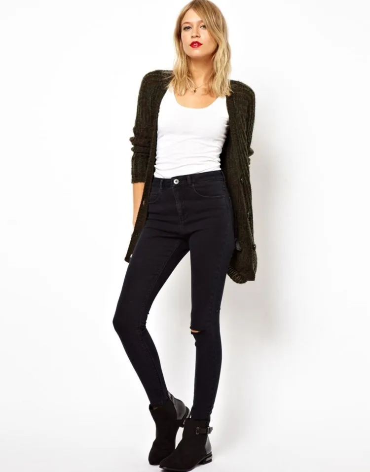 20 Alasan High-waisted Jeans Bisa Jadi Penolong Tampilanmu 28