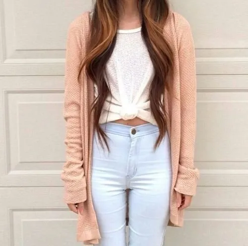 20 Alasan High-waisted Jeans Bisa Jadi Penolong Tampilanmu 26