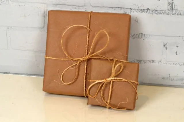 Ide Menghias Kertas Cokelat untuk Bungkus Kado. Ramah di Kantong! 21 kertas cokelat untuk bungkus kado