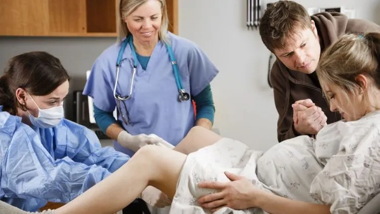 7 Fakta Penting Tentang Epidural, Bius Penahan Rasa Sakit untuk Ibu Melahirkan! 13
