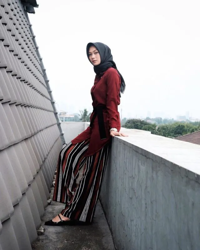 Pacarmu Suka Motif Garis-garis? Beri Dia 10+ Kado Barang Fesyen Ini yang Manis 13