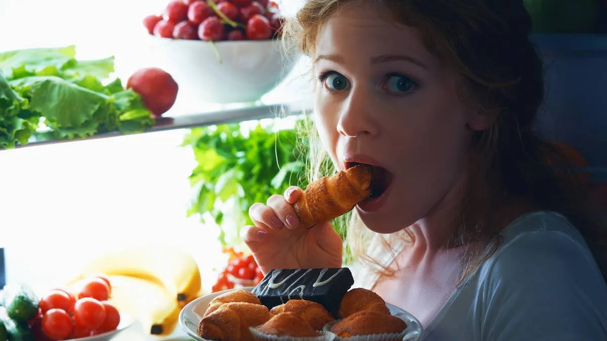 Bagi Kamu yang Suka Lembur, Begadangmu Akan Sia-sia Kalau Kamu Nekat Makan 5 Makanan Ini. Bahaya! 10