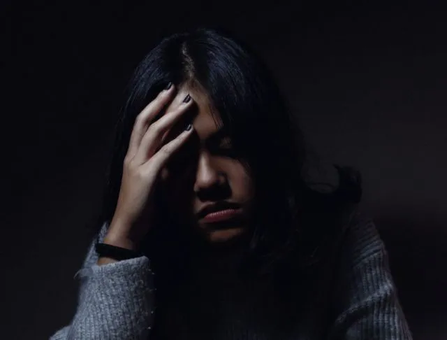 5+ Hal Sepele yang Bisa Bikin Cewek Galau Berhari-hari. Memang Hati Kadang Sulit Dipahami 8