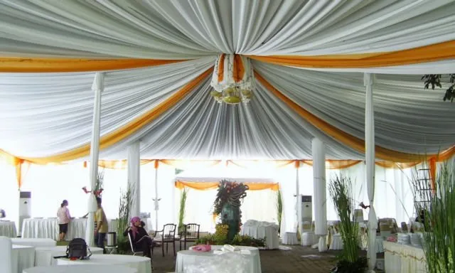 Strategi Menyiapkan Tenda Pernikahan Agar Tahan Hujan dan Nggak Bikin Becek Lantai 6
