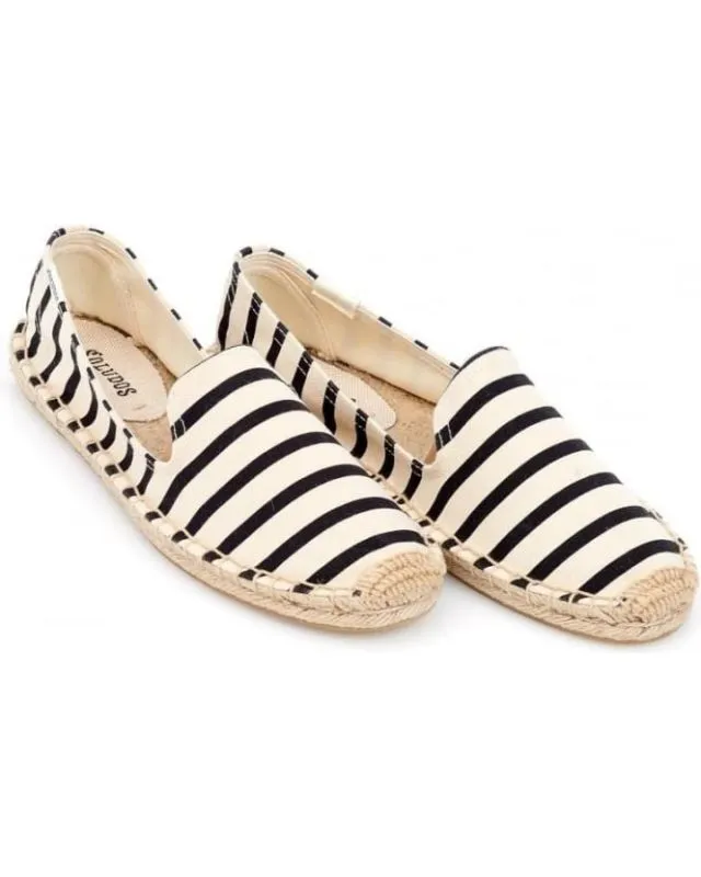 Pacarmu Suka Motif Garis-garis? Beri Dia 10+ Kado Barang Fesyen Ini yang Manis 20