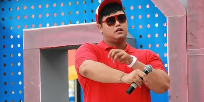 10 Transformasi Ivan Gunawan dari Cover Boy Hingga Berpacaran dengan Miss Grand Thailand. Pangling! 15