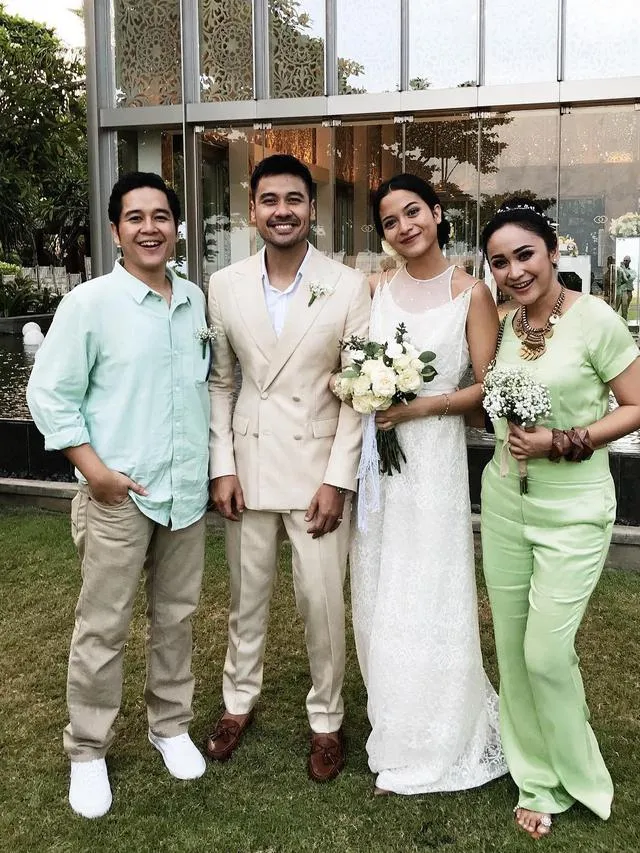 Dear Calon Suami Idaman, Sontek Yuk 20 Model Setelan Jas Pernikahan Elegan yang Akan Dongkrak Penampilan Jadi Makin Tampan 28