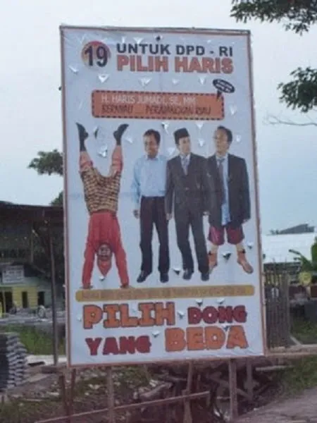 Kelewat Kreatif, Baliho Caleg Kampanye ini Sungguh Out of The Box. Akhirnya 'Jadi' Nggak, Ya? 13