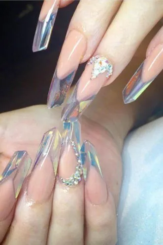 14+ Nail Art Terunik sampai Bikin Alis Kamu Mengernyit. Ada yang Lucu, Ada Pula yang Super Nyentrik 19