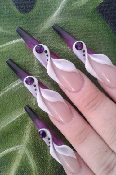 14+ Nail Art Terunik sampai Bikin Alis Kamu Mengernyit. Ada yang Lucu, Ada Pula yang Super Nyentrik 20