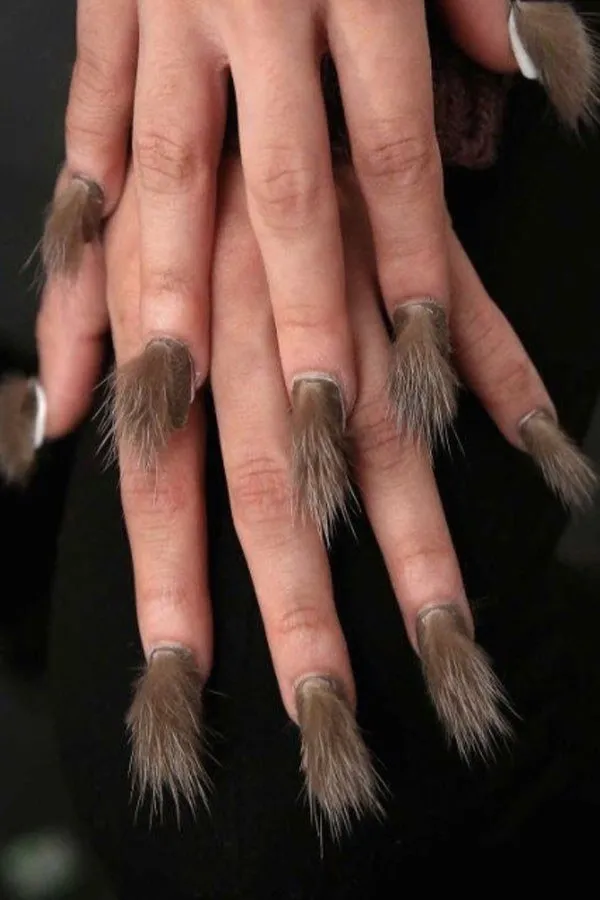 14+ Nail Art Terunik sampai Bikin Alis Kamu Mengernyit. Ada yang Lucu, Ada Pula yang Super Nyentrik 23