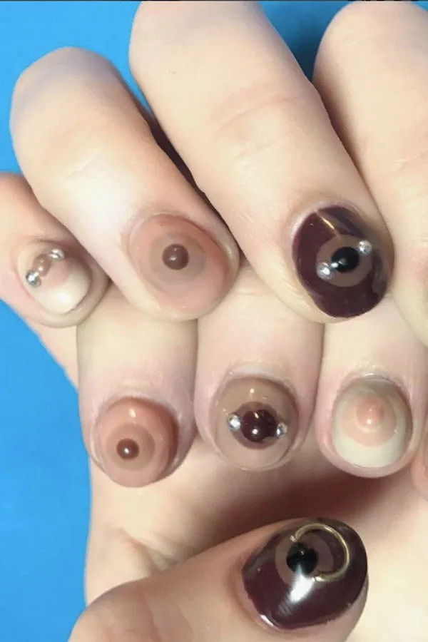 14+ Nail Art Terunik sampai Bikin Alis Kamu Mengernyit. Ada yang Lucu, Ada Pula yang Super Nyentrik 28