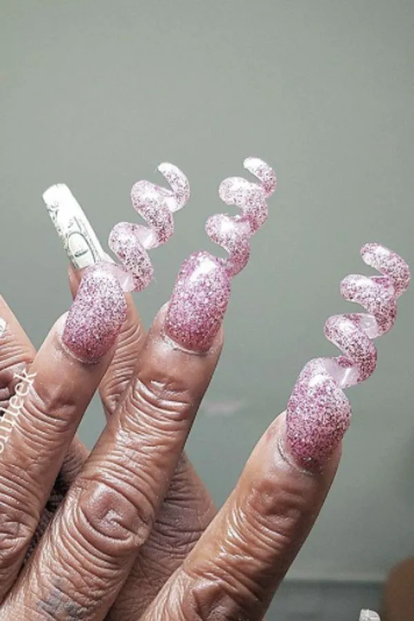 14+ Nail Art Terunik sampai Bikin Alis Kamu Mengernyit. Ada yang Lucu, Ada Pula yang Super Nyentrik 30