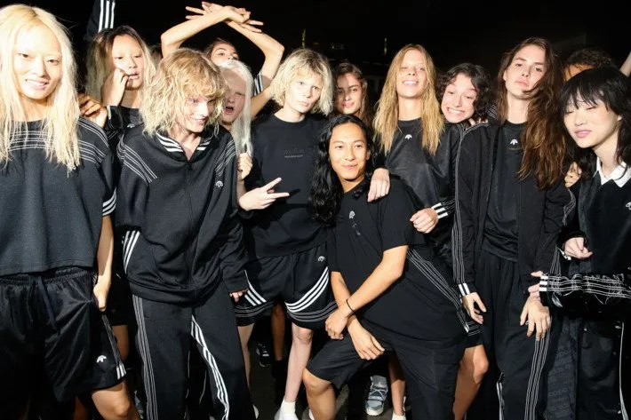 Menyentuh Angka Milyaran Rupiah, Inilah Trend Busana Athleisure yang Dikenakan Syahrini dan Gigi Hadid 6