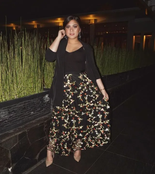 15 Inspirasi Gaya Badan Curvy ala Sarah Ayu 20